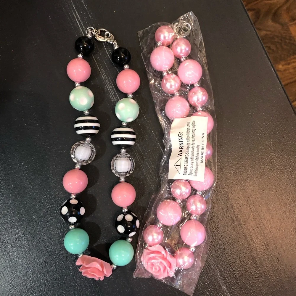 Set of two little girls necklaces‎